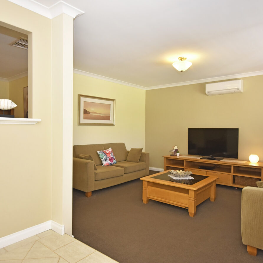 Formal lounge  perth holiday stays Formal lounge