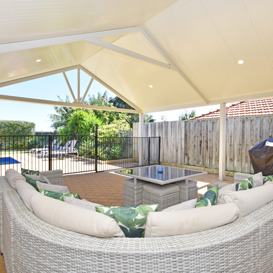Relax in style at castaway  perth holiday stays Relax in style at castaway