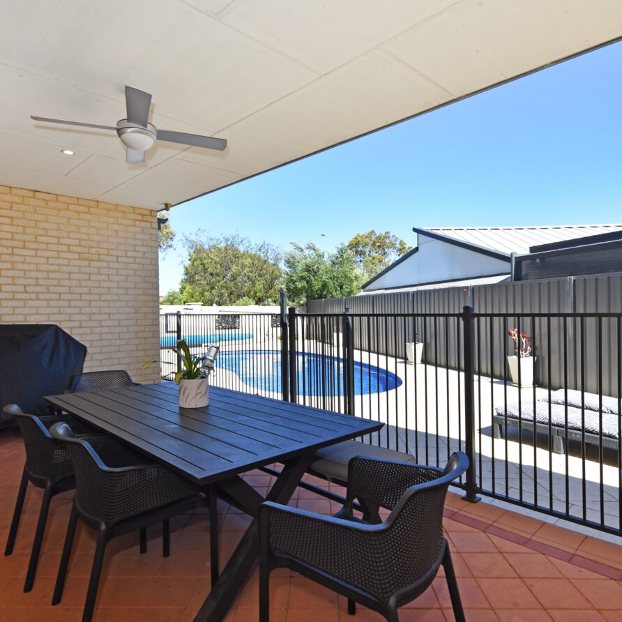 Bbq area over looks the pool  perth holiday stays Bbq area over looks the pool