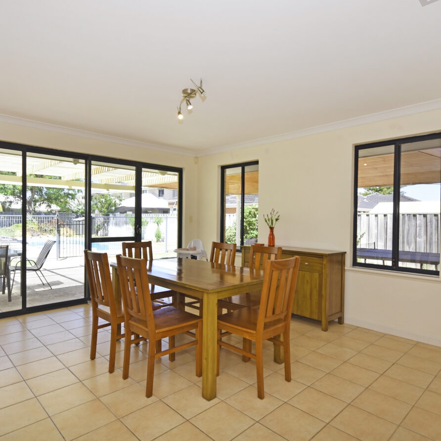 Dining area  perth holiday stays The dining area is located near the entrance to the alfresco area