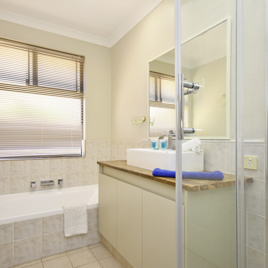 Family bathroom with vanity shower and bath  perth holiday stays Family bathroom with vanity shower and bath