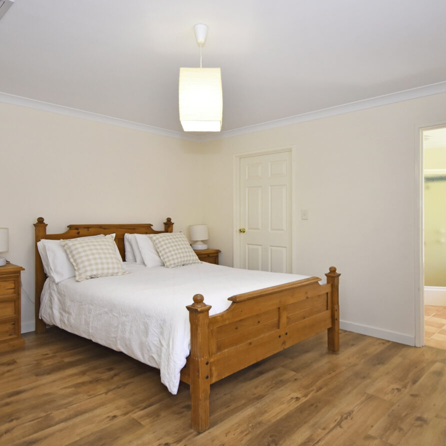 Master bedroom with queen bed and ensuite  perth holiday stays Master bedroom with queen bed and ensuite