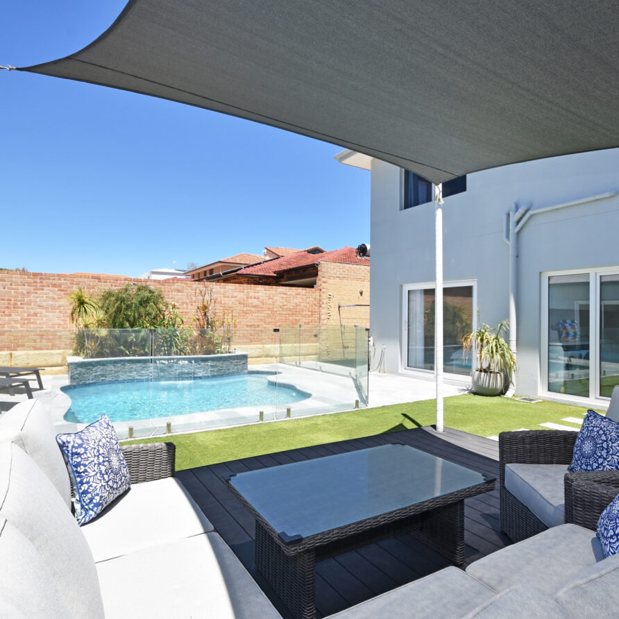 Sit and chill with family  perth holiday stays Sit and chill with family friends