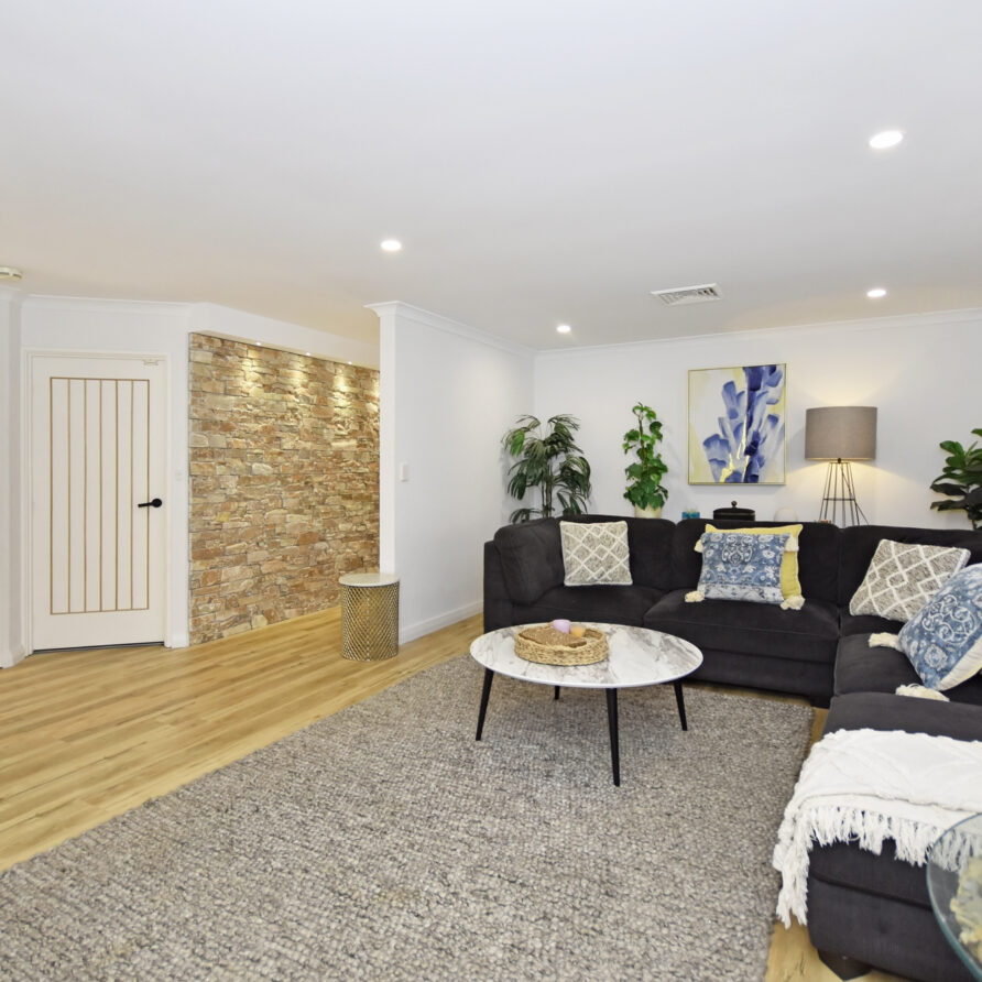 Large family lounge area  perth holiday stays Large family lounge area