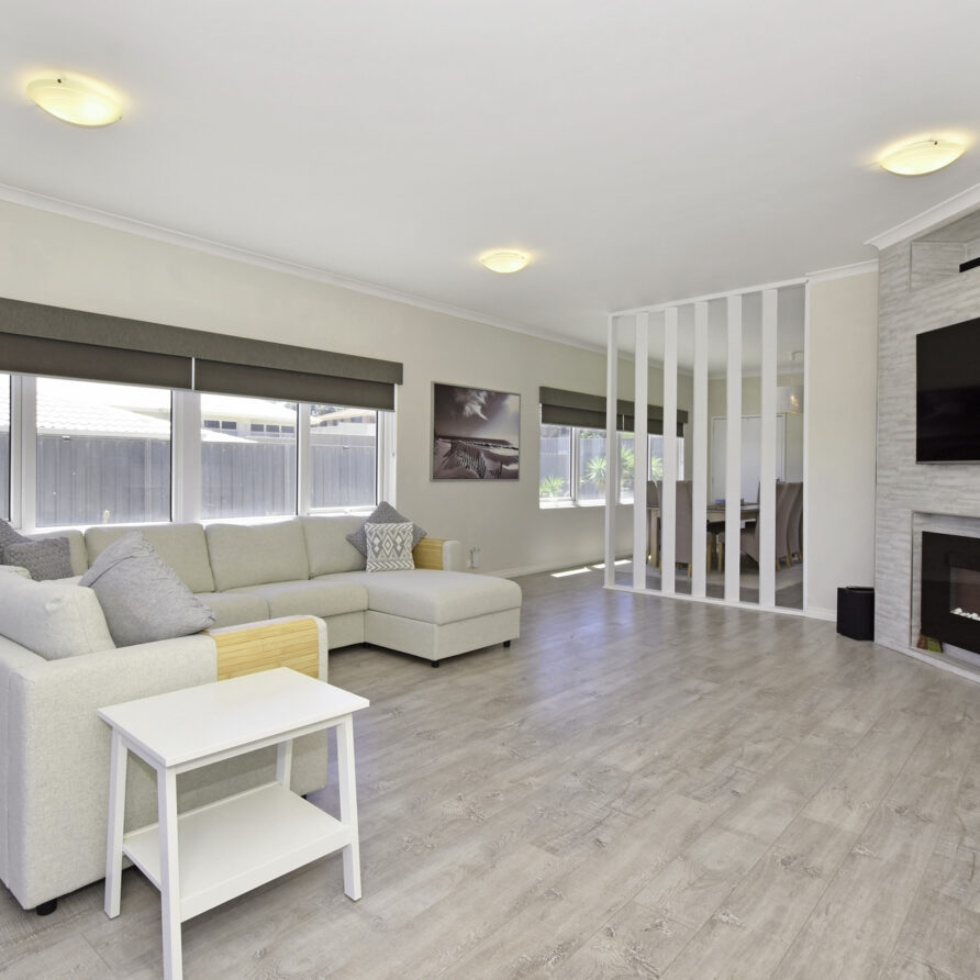 Large family lounge area  perth holiday stays Large family lounge area