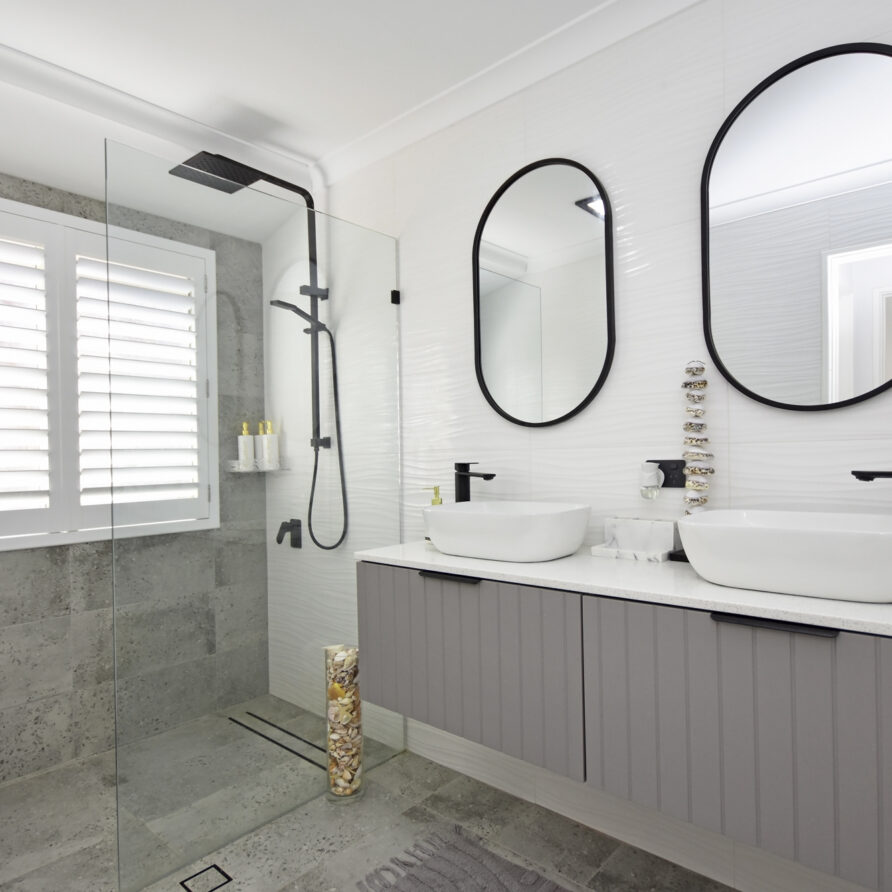 Family bathroom with double vanity and shower  perth holiday stays Family bathroom with double vanity and shower