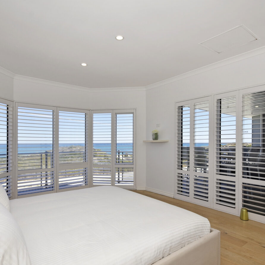 Amazing master bedroom with views of yanchep lagoon  perth holiday stays Amazing master bedroom with views of yanchep lagoon