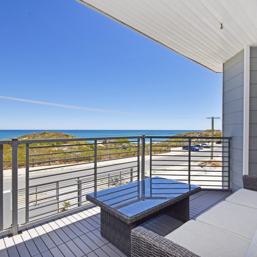 Sit in comfort and enjoy the view of yanchep lagoon  perth holiday stays Sit in comfort and enjoy the view of yanchep lagoon