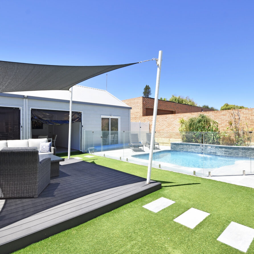 Alfresco area  perth holiday stays Imagine chilling here