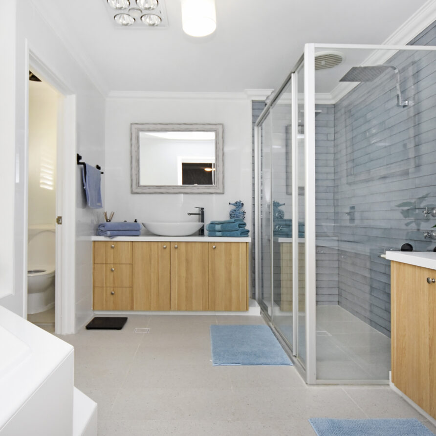 Modern ensuite at san remo resort  perth holiday stays Modern ensuite at san remo resort
