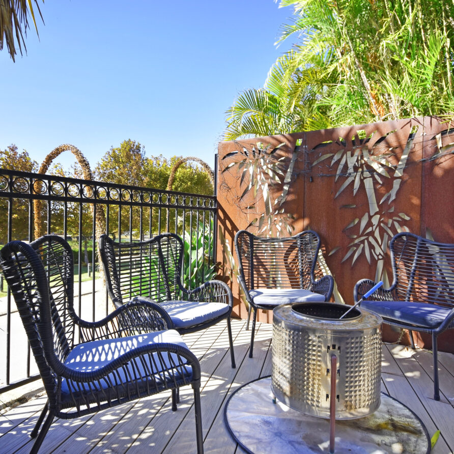Sit and chill  perth holiday stays Sit and chill