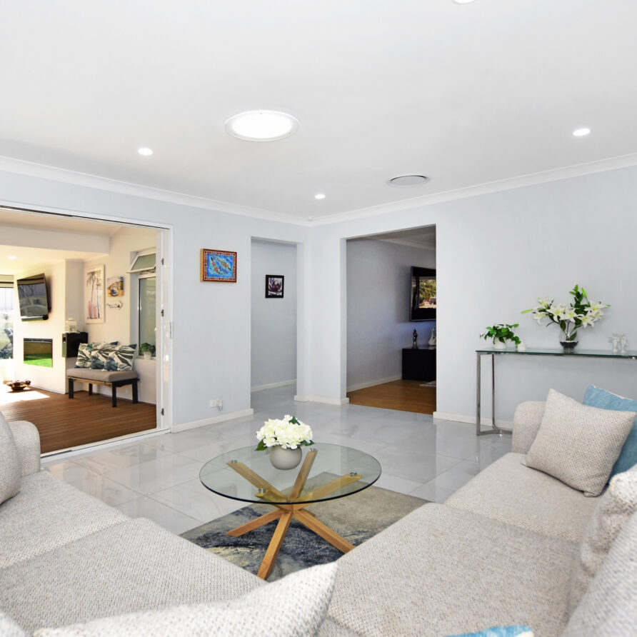 Family lounge has view out ot alfresco area  perth holiday stays