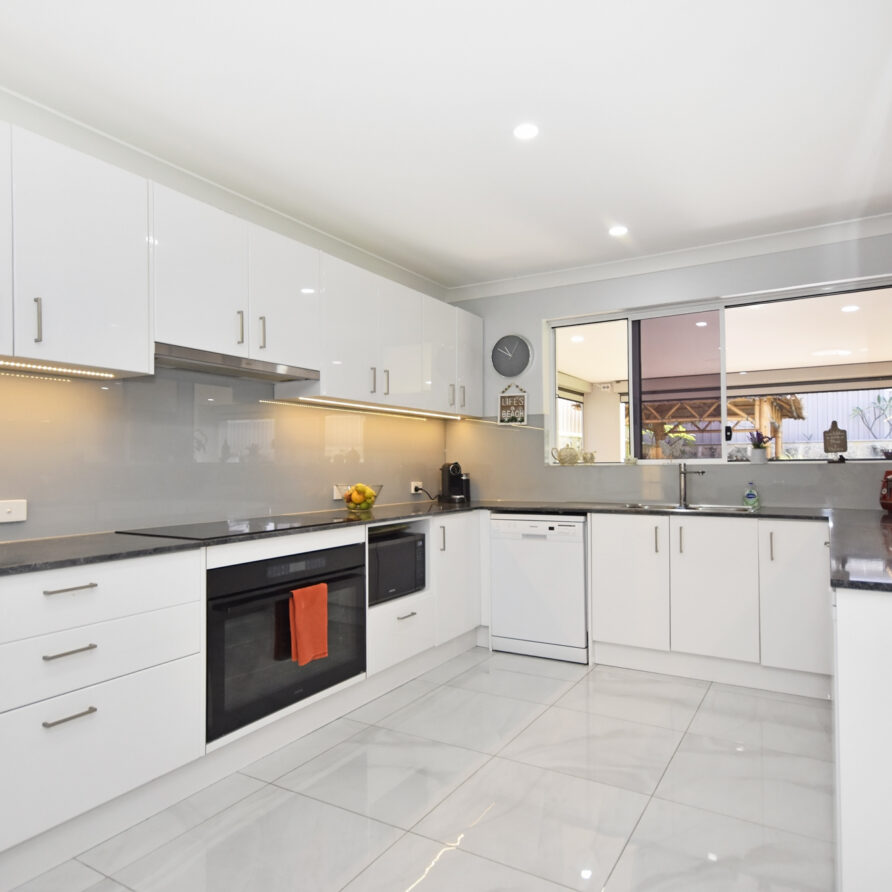 Large modern kitchen for you to enjoy  perth holiday stays