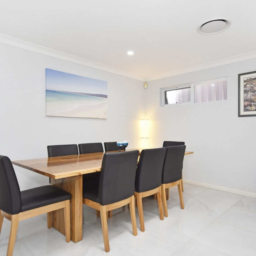 Modern area for dining  perth holiday stays