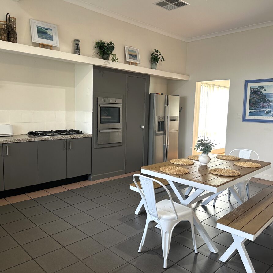 Large kitchen with dining  area to enjoy  perth holiday stays Large kitchen with dining area to enjoy