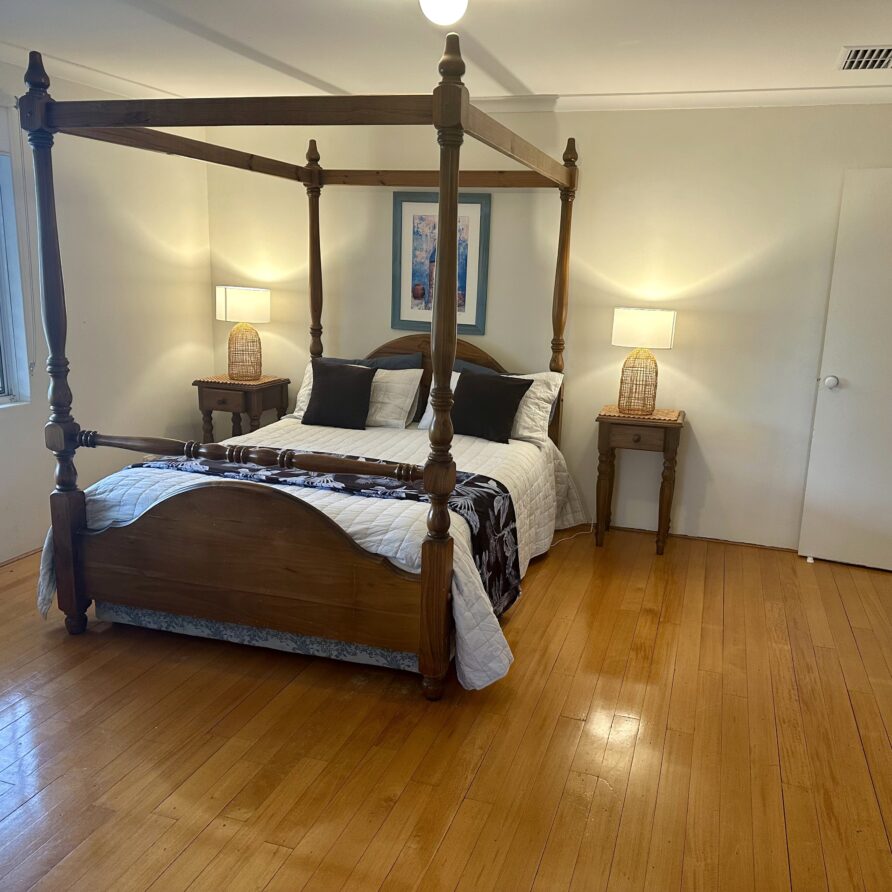 Master bedroom with queen bed  perth holiday stays Master bedroom with queen bed